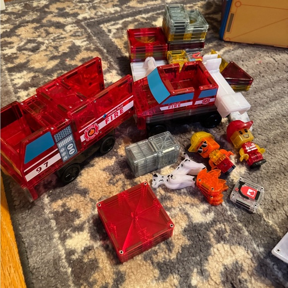 Magna-tile bundle #2 - Picture 2 of 11